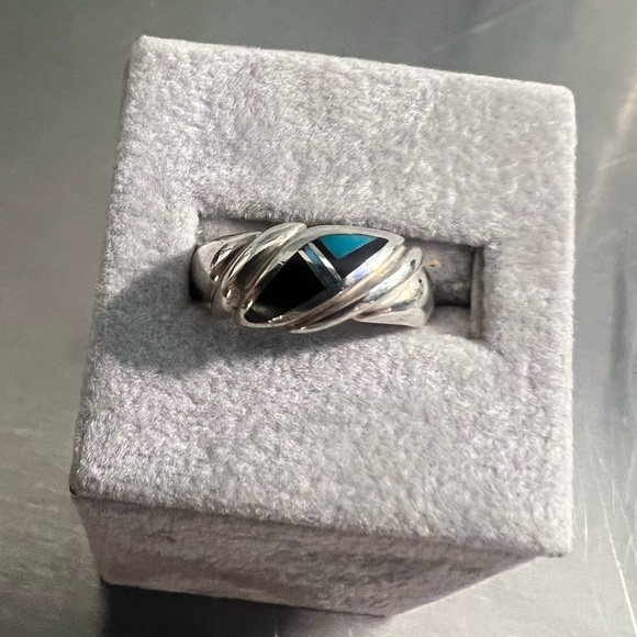 Jewelry - Sterling Silver Shrimp Style Dome Ring with Inlaid Stone